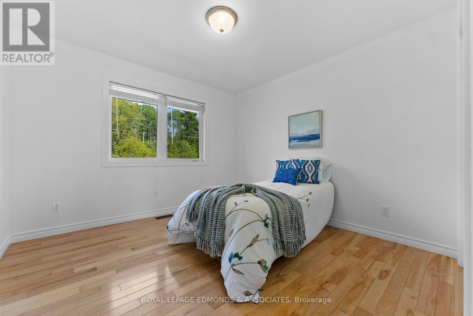 












40 BLUE DANUBE WAY

,
Laurentian Valley,




Ontario
K8A6W2

