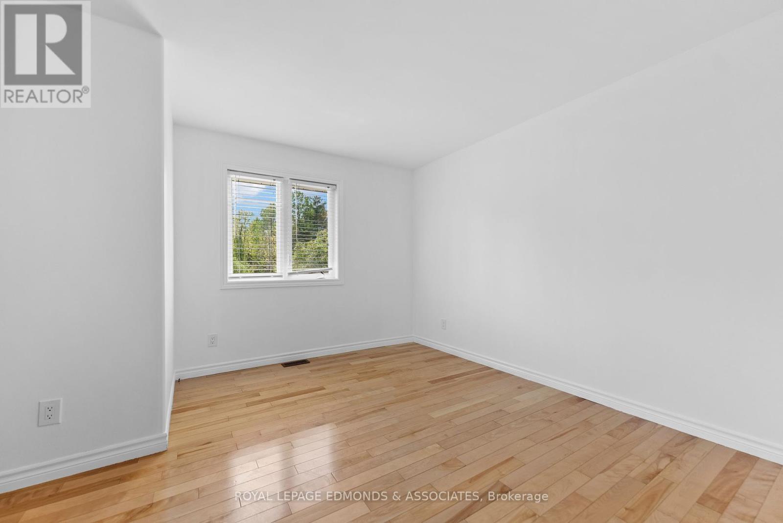 












40 BLUE DANUBE WAY

,
Laurentian Valley,




Ontario
K8A6W2

