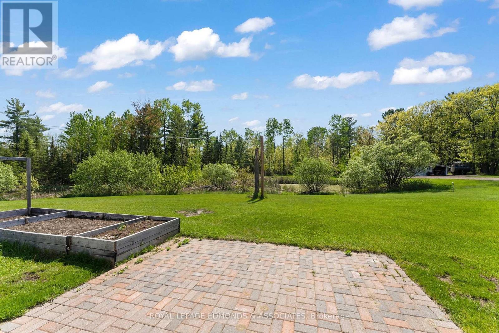 












40 BLUE DANUBE WAY

,
Laurentian Valley,




Ontario
K8A6W2


