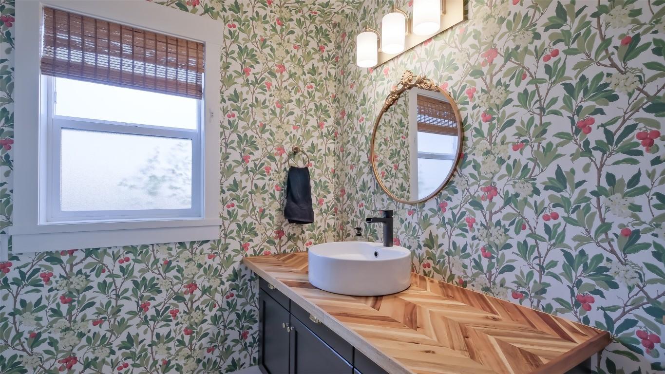 









1818


Bowes

Street,
Kelowna,




BC
V1Y 0B3

