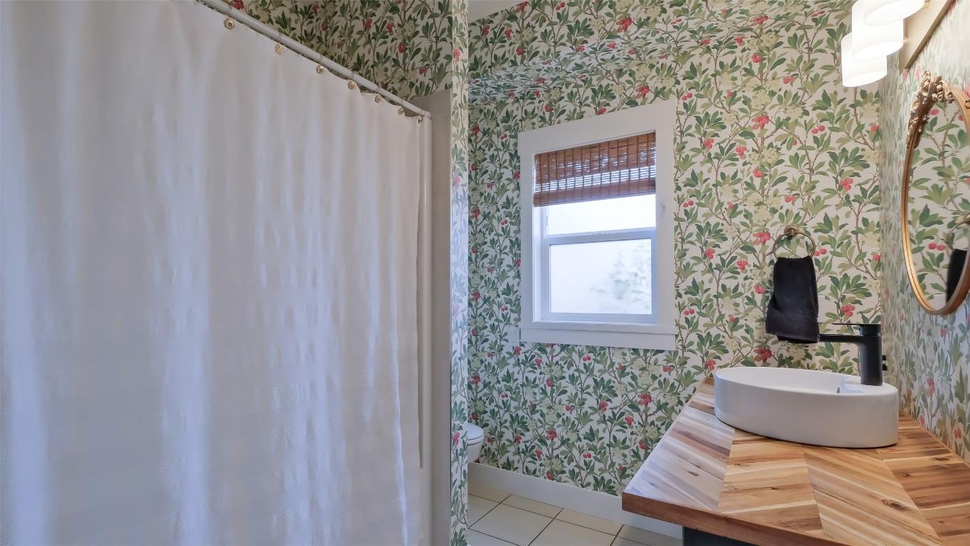 









1818


Bowes

Street,
Kelowna,




BC
V1Y 0B3

