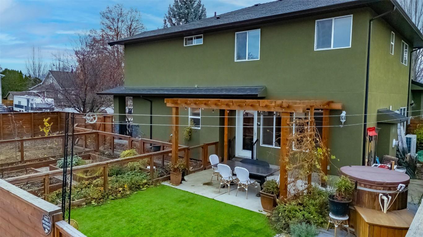 









1818


Bowes

Street,
Kelowna,




BC
V1Y 0B3

