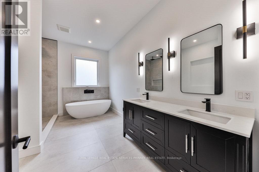 












62 MELROSE DRIVE

,
Niagara-on-the-Lake,




Ontario
L0S1J0

