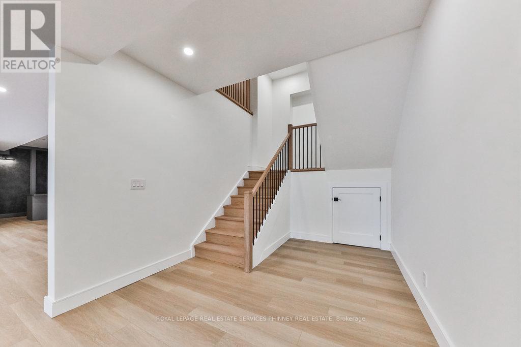 












62 MELROSE DRIVE

,
Niagara-on-the-Lake,




Ontario
L0S1J0

