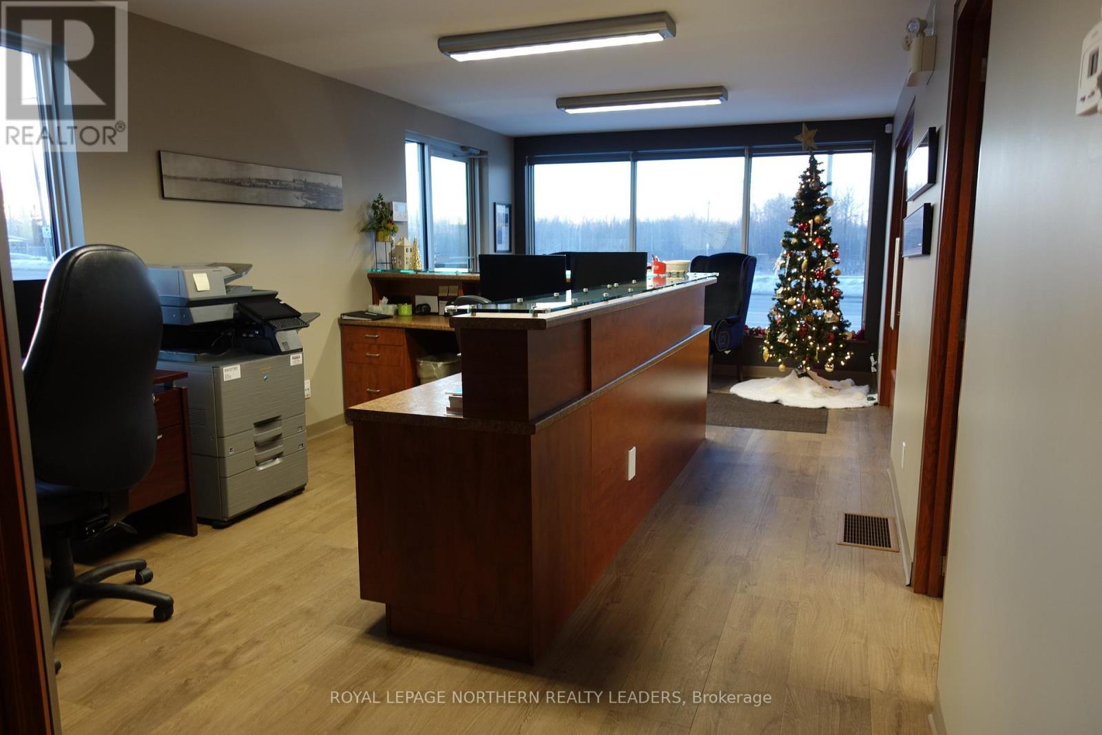 












650-654 RIVERSIDE DRIVE N

,
Timmins (MTJ - Main Area),




Ontario
P4N2G4

