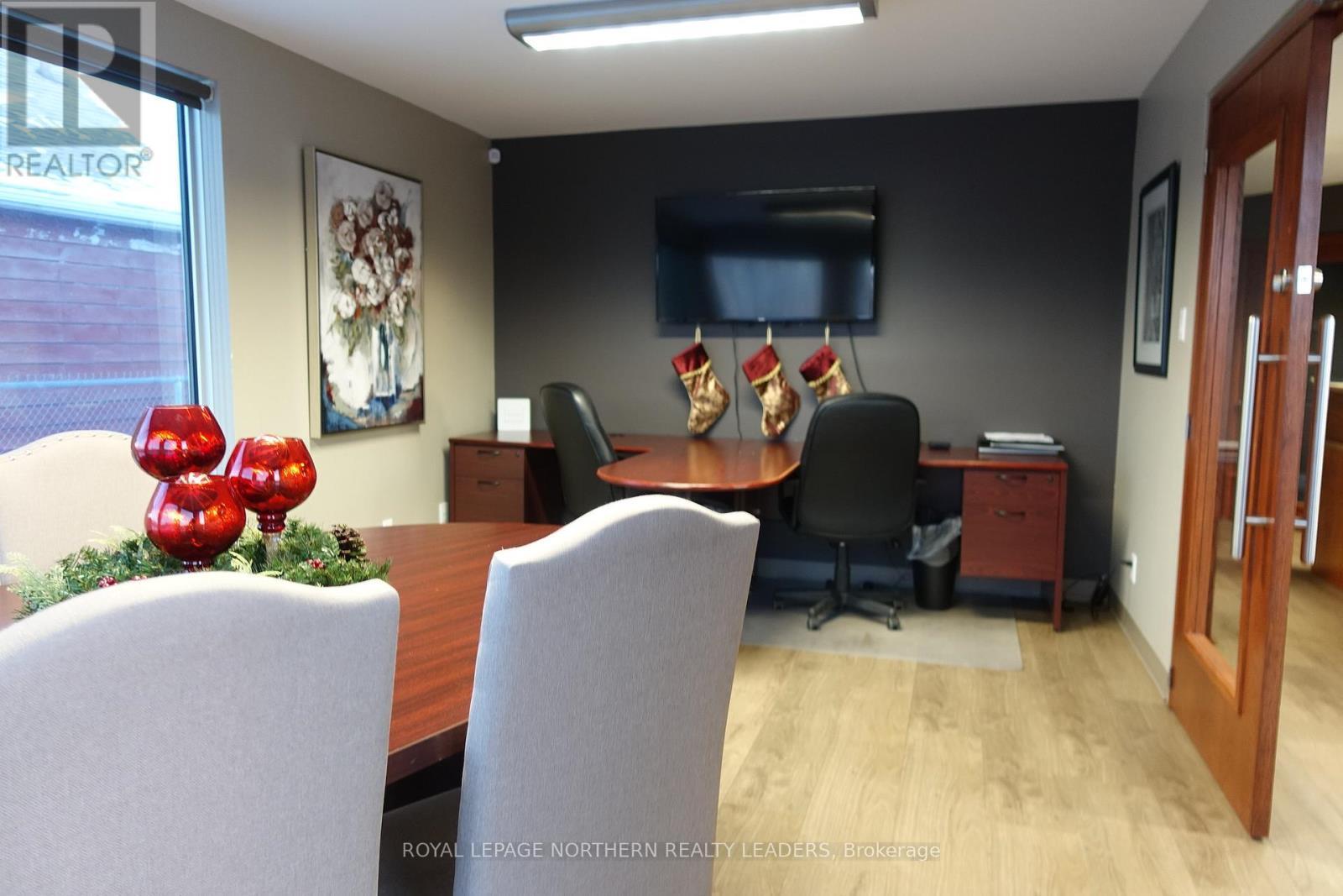 












650-654 RIVERSIDE DRIVE N

,
Timmins (MTJ - Main Area),




Ontario
P4N2G4

