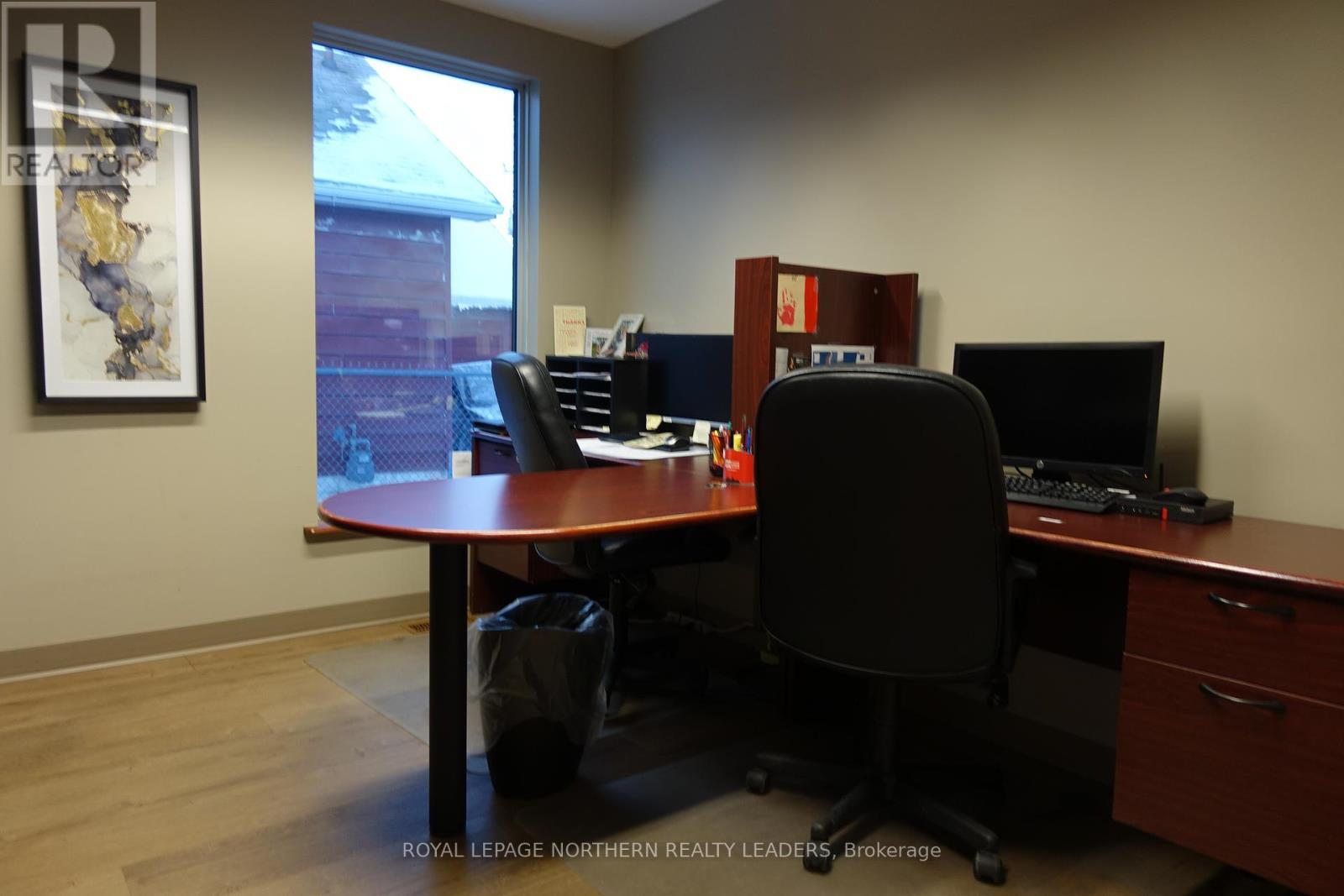 












650-654 RIVERSIDE DRIVE N

,
Timmins (MTJ - Main Area),




Ontario
P4N2G4

