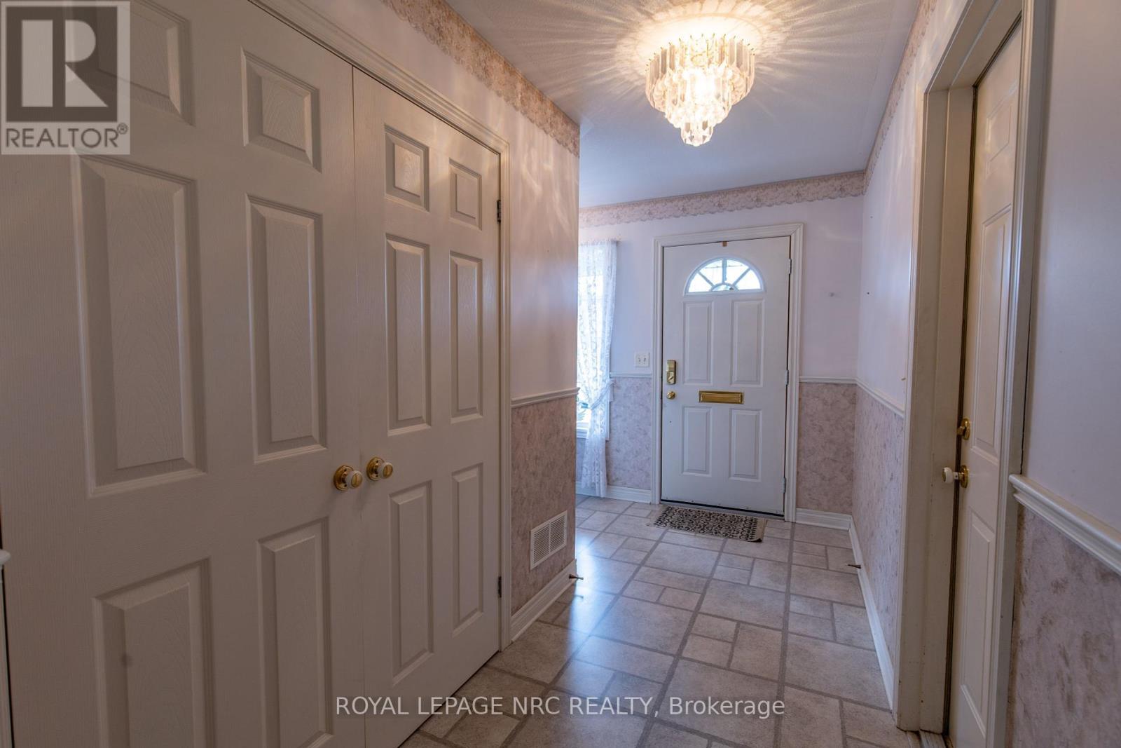 












23 PORTAL DRIVE

,
Port Colborne (Sugarloaf),




Ontario
L3K6G2

