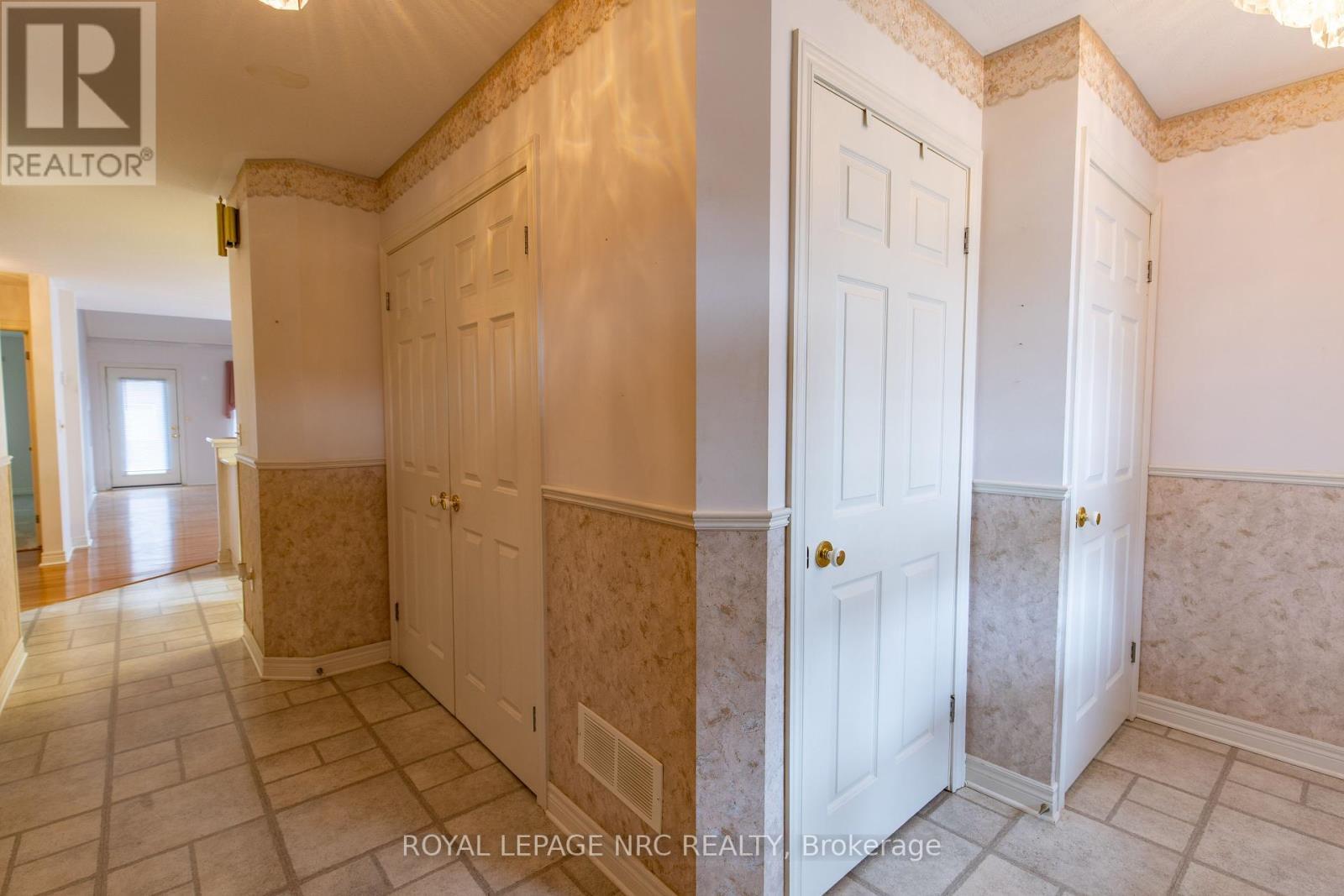 












23 PORTAL DRIVE

,
Port Colborne (Sugarloaf),




Ontario
L3K6G2


