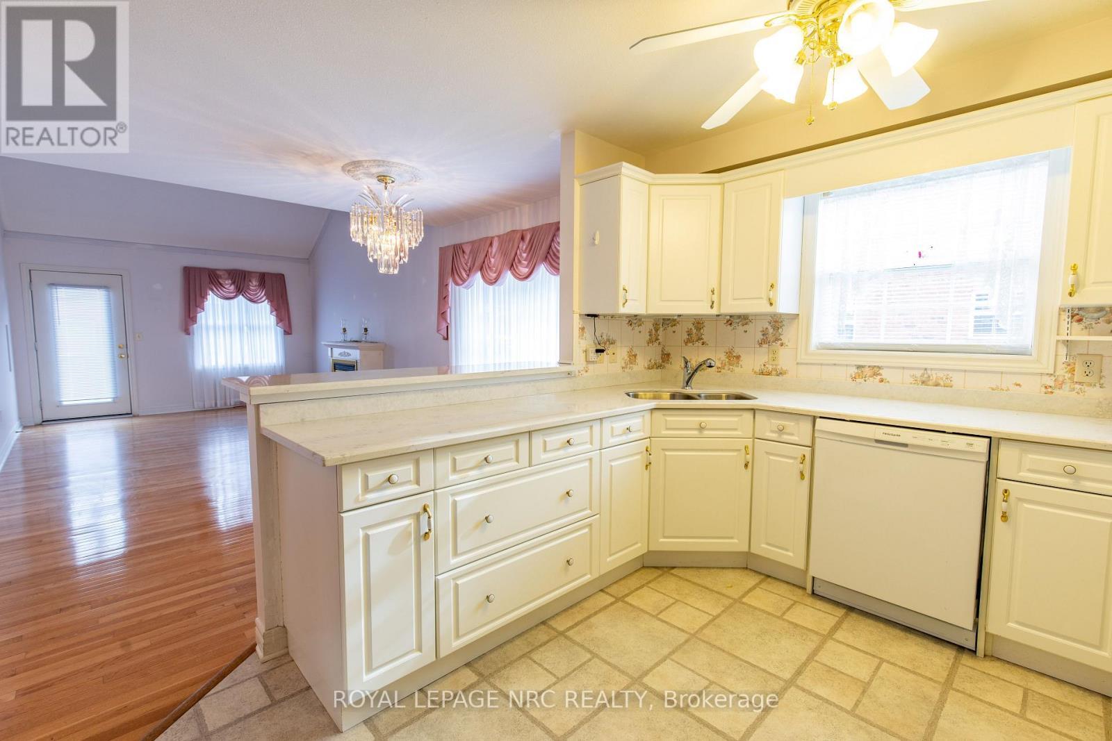 












23 PORTAL DRIVE

,
Port Colborne (Sugarloaf),




Ontario
L3K6G2

