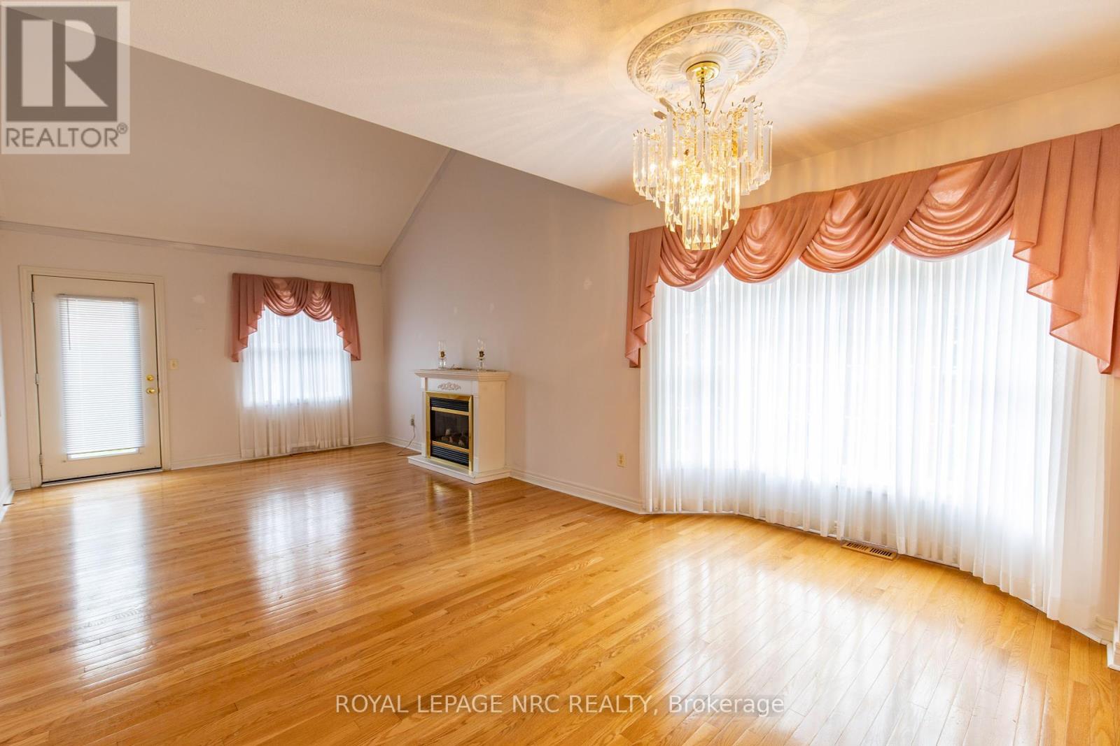 












23 PORTAL DRIVE

,
Port Colborne (Sugarloaf),




Ontario
L3K6G2

