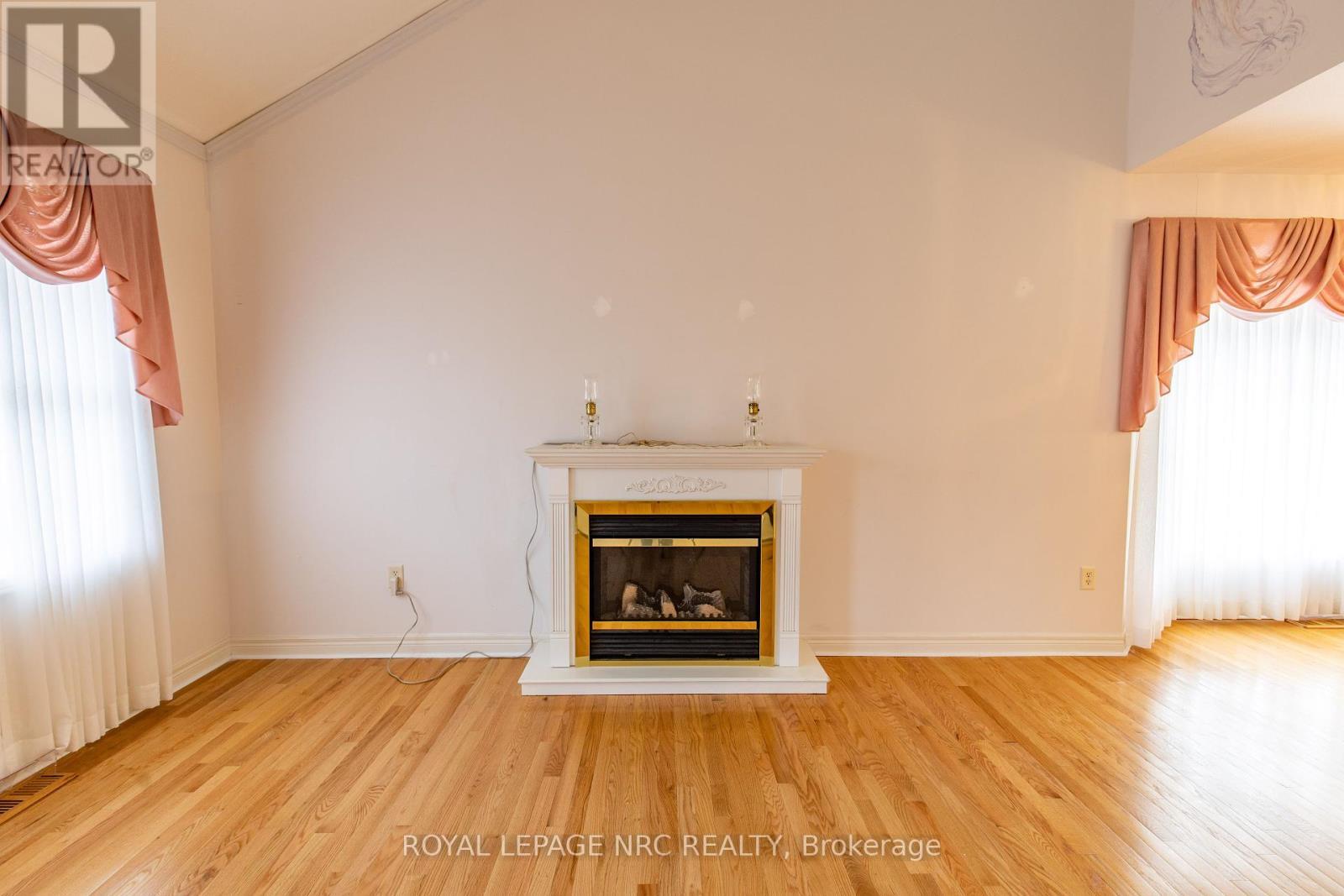 












23 PORTAL DRIVE

,
Port Colborne (Sugarloaf),




Ontario
L3K6G2

