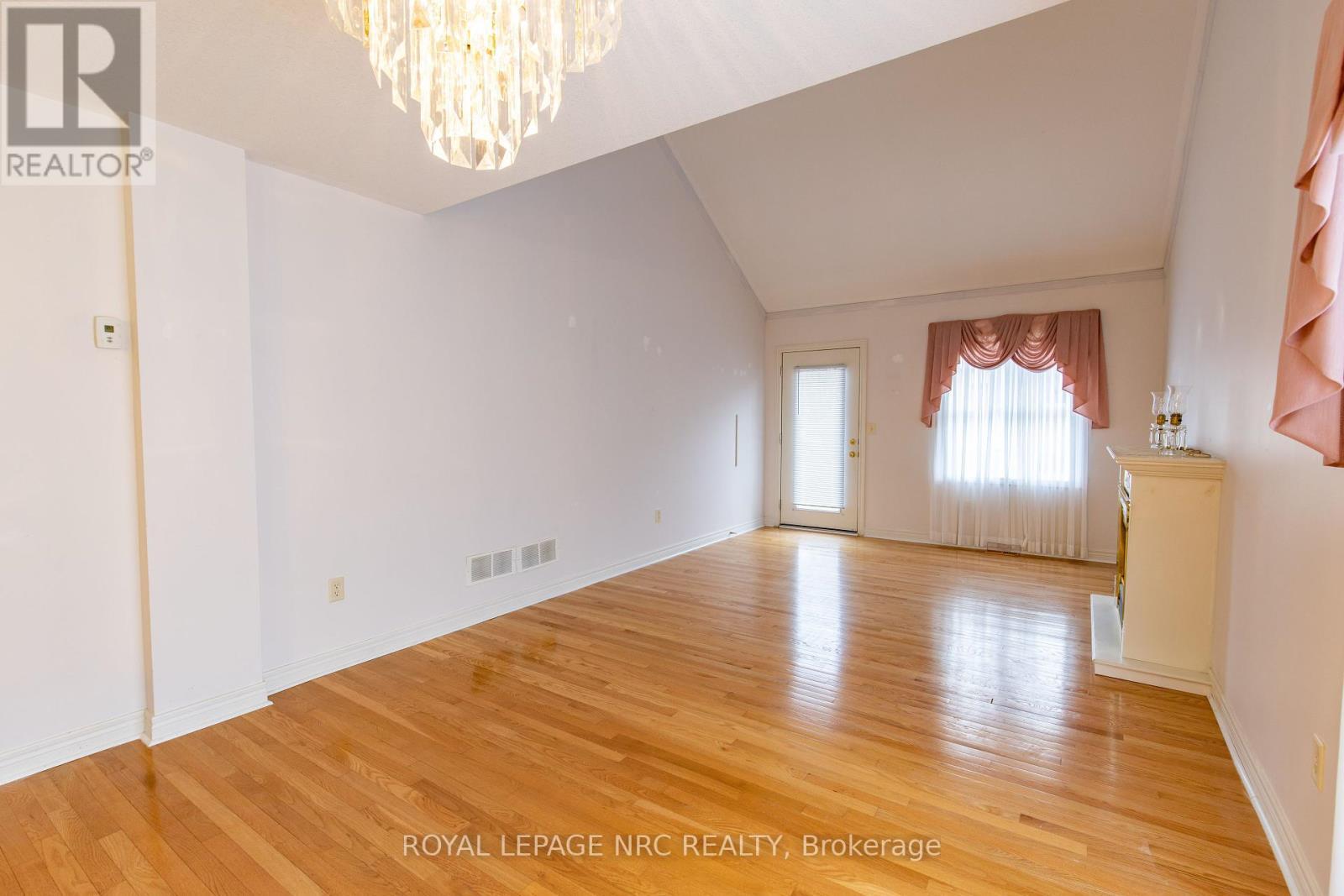












23 PORTAL DRIVE

,
Port Colborne (Sugarloaf),




Ontario
L3K6G2

