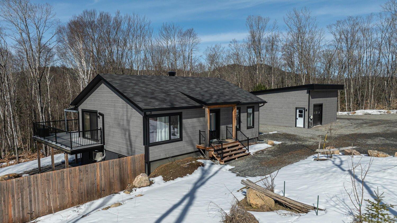 









135


Allée du Wigwam

,
Mont-Tremblant,




QC
J8E0R9

