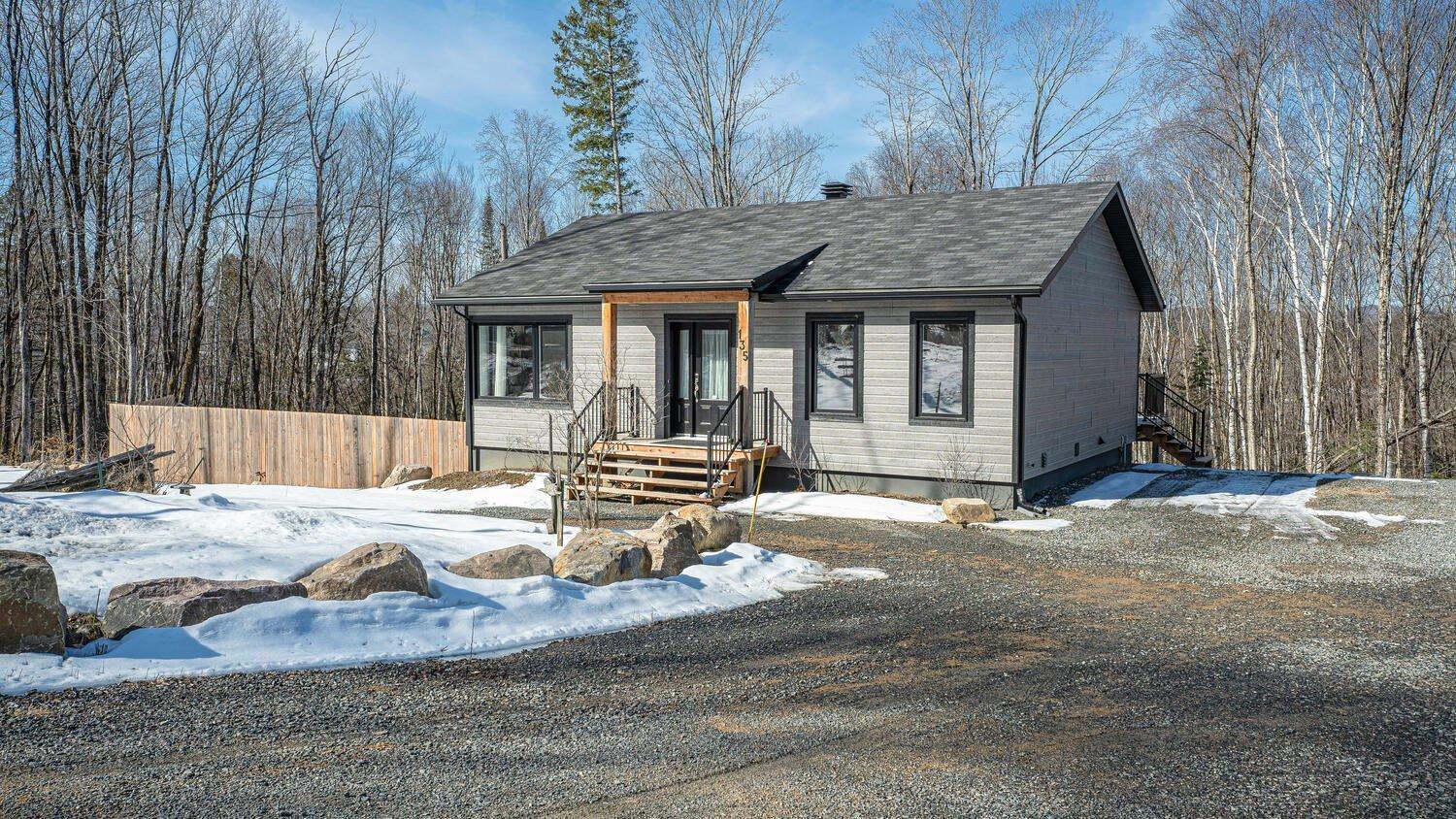 









135


Allée du Wigwam

,
Mont-Tremblant,




QC
J8E0R9


