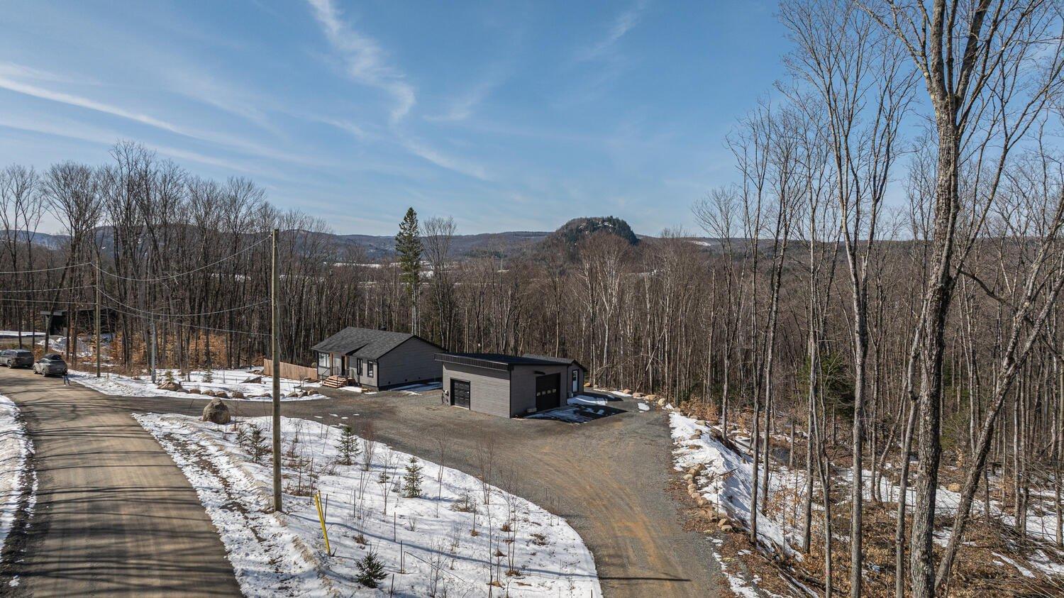 









135


Allée du Wigwam

,
Mont-Tremblant,




QC
J8E0R9

