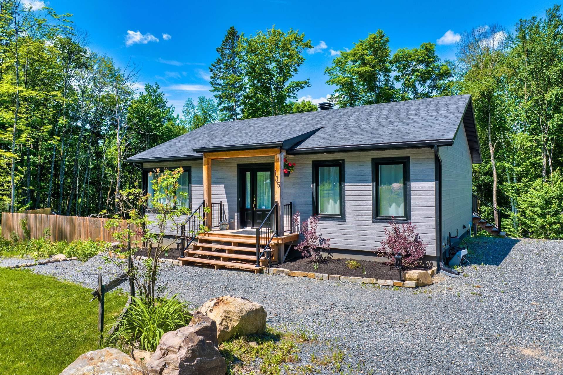 









135


Allée du Wigwam

,
Mont-Tremblant,




QC
J8E0R9

