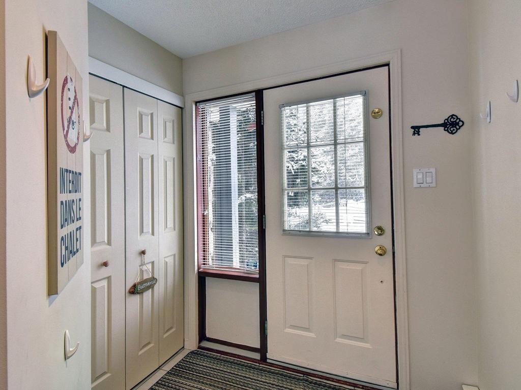 









142


Rue Pinoteau

, 1,
Mont-Tremblant,




QC
J8E3M3

