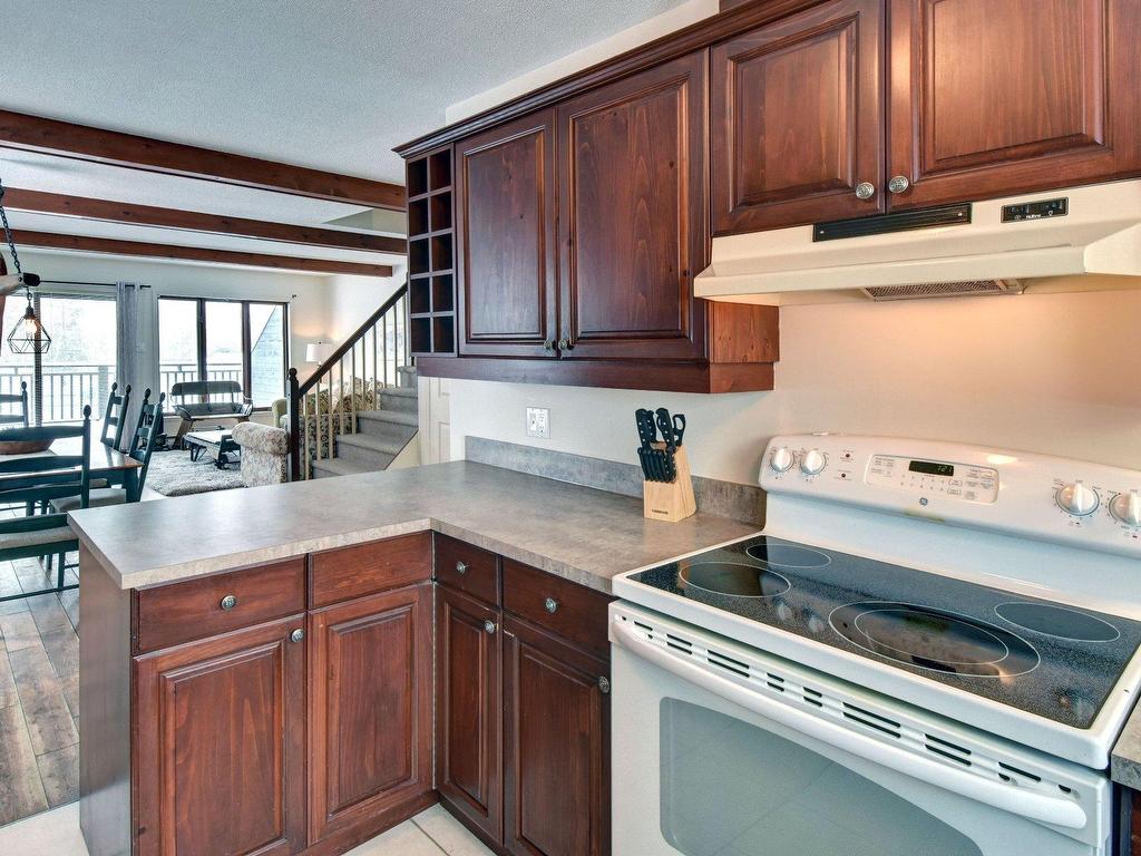 









142


Rue Pinoteau

, 1,
Mont-Tremblant,




QC
J8E3M3

