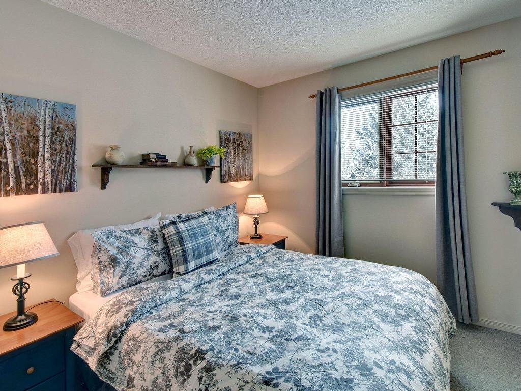 









142


Rue Pinoteau

, 1,
Mont-Tremblant,




QC
J8E3M3

