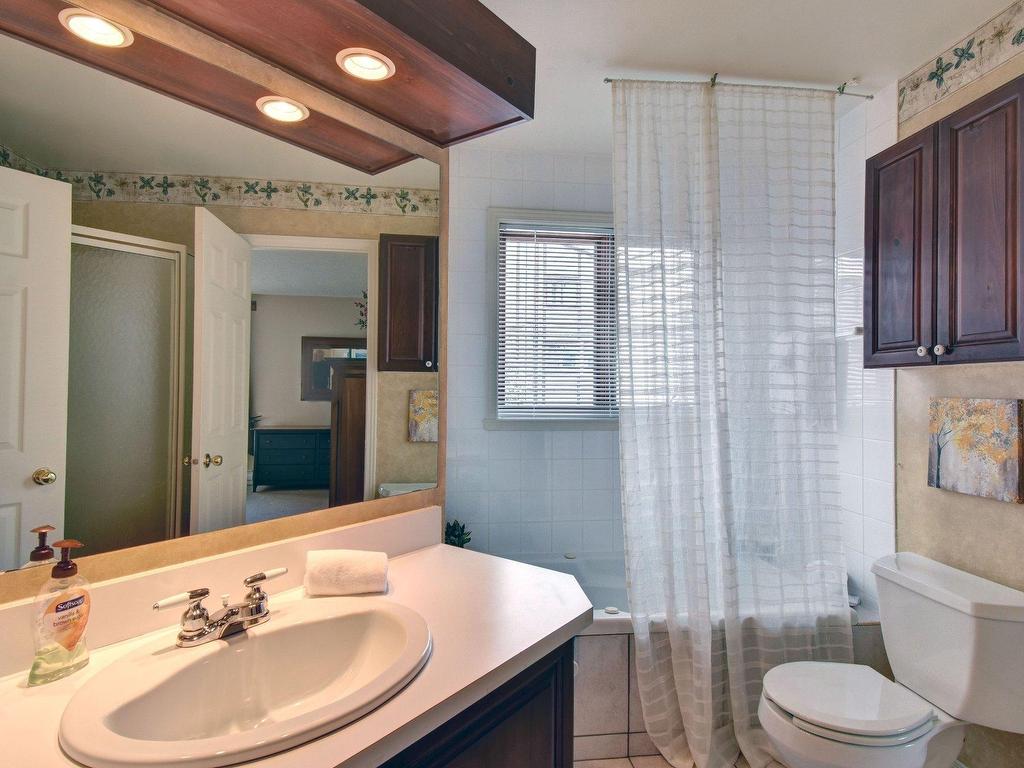 









142


Rue Pinoteau

, 1,
Mont-Tremblant,




QC
J8E3M3

