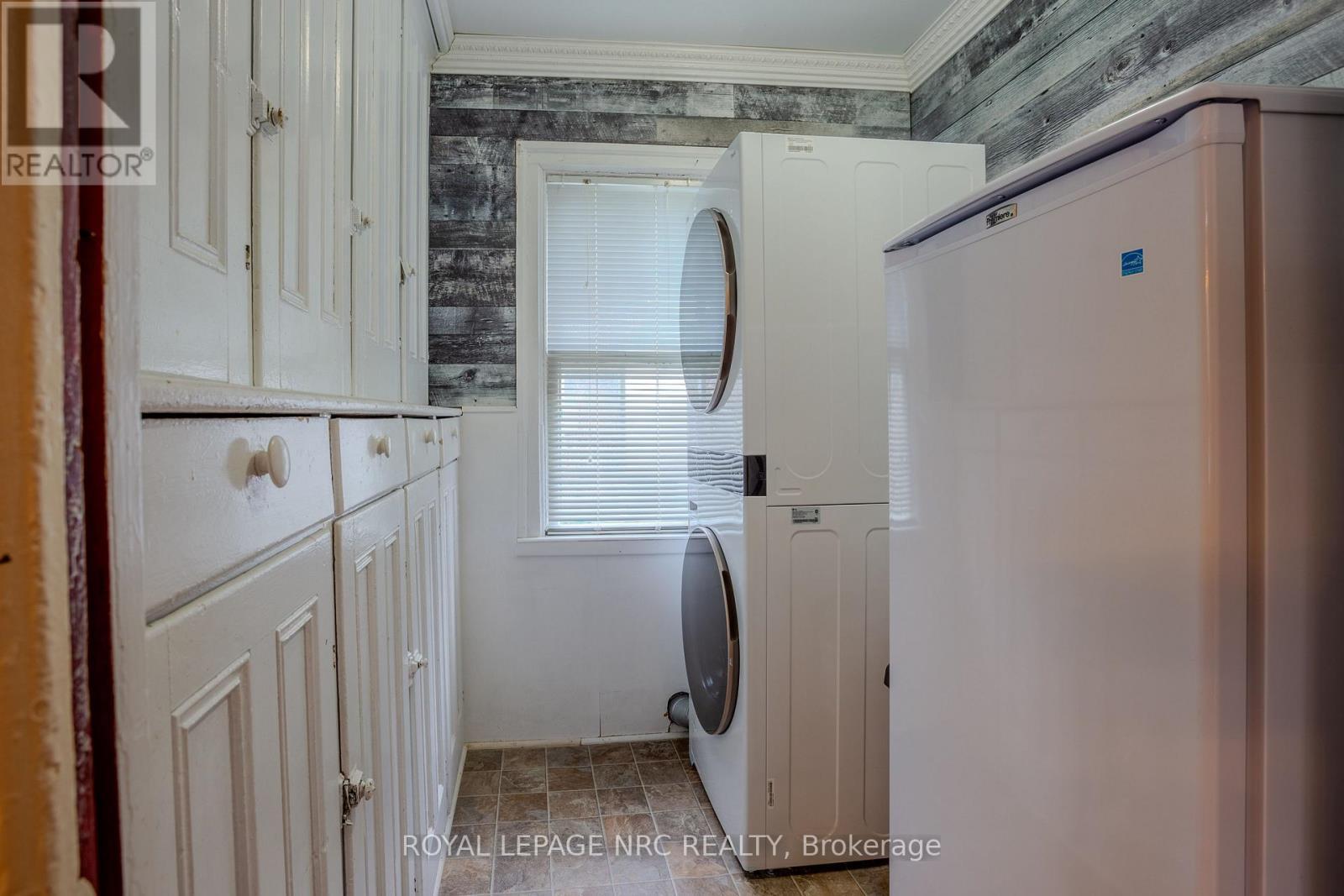 












348 RIDGE ROAD N

,
Fort Erie (Ridgeway),




Ontario
L0S1N0

