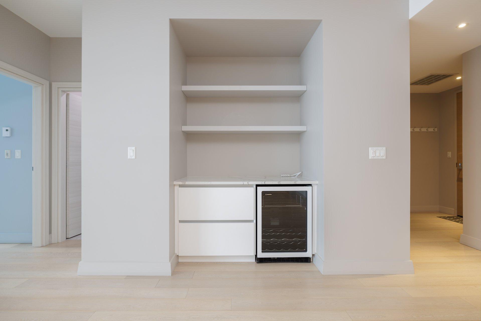 









36


Ch. du Bord-du-Lac-Lakeshore

, 205,
Pointe-Claire,




QC
H9S0B3

