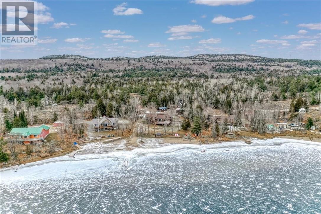 












1368 Bay of Islands Drive

,
Whitefish Falls,




Ontario
P5E0A6

