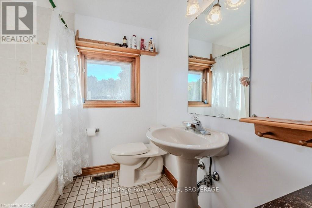 












5822 2ND LINE

,
Erin,




Ontario
L0N1N0

