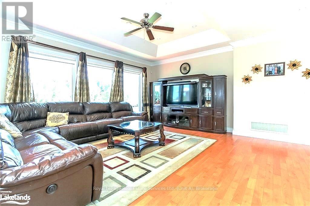 












16 WASAGA SANDS DRIVE

,
Wasaga Beach,




Ontario
L9Z1J6


