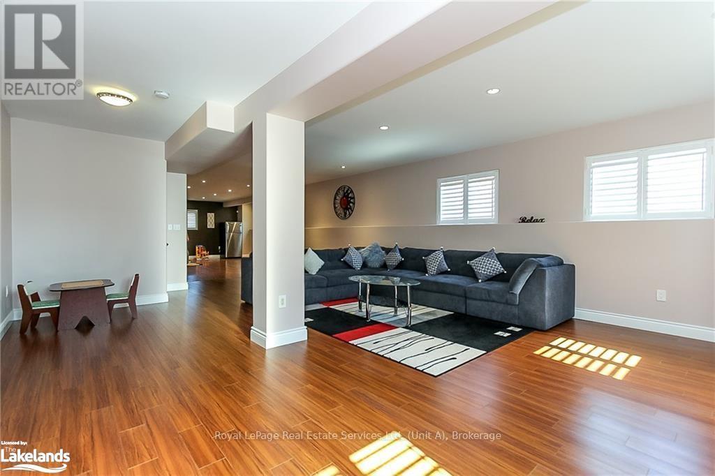 












16 WASAGA SANDS DRIVE

,
Wasaga Beach,




Ontario
L9Z1J6

