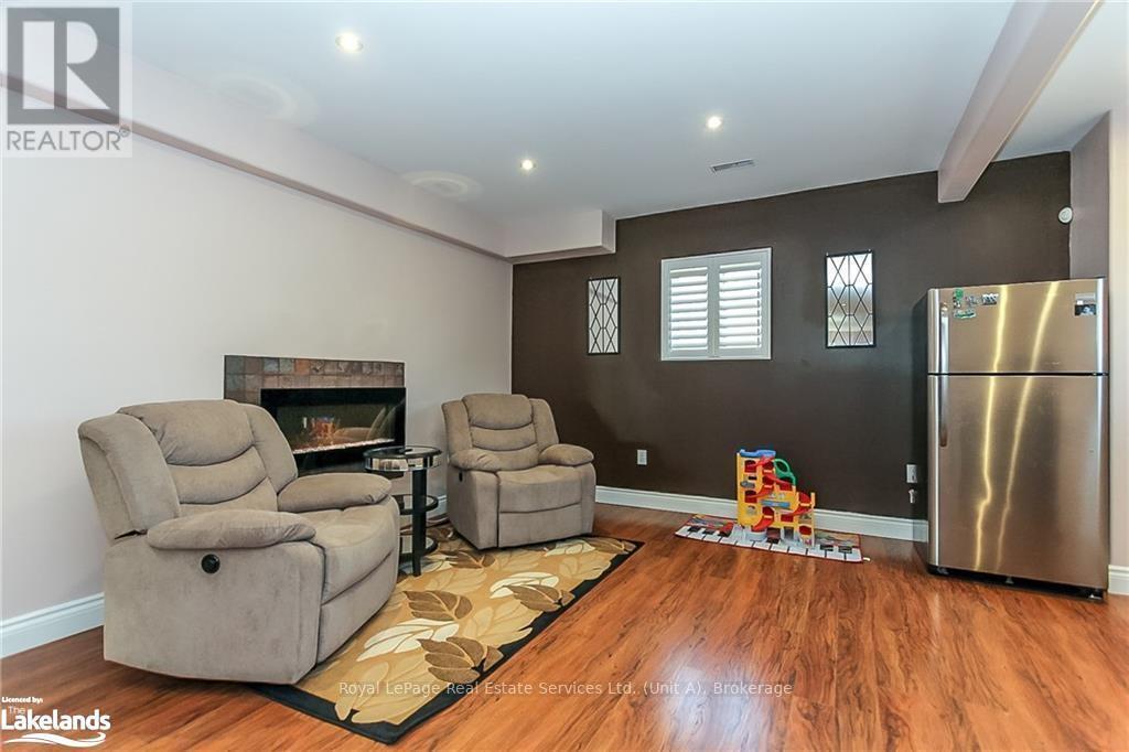 












16 WASAGA SANDS DRIVE

,
Wasaga Beach,




Ontario
L9Z1J6

