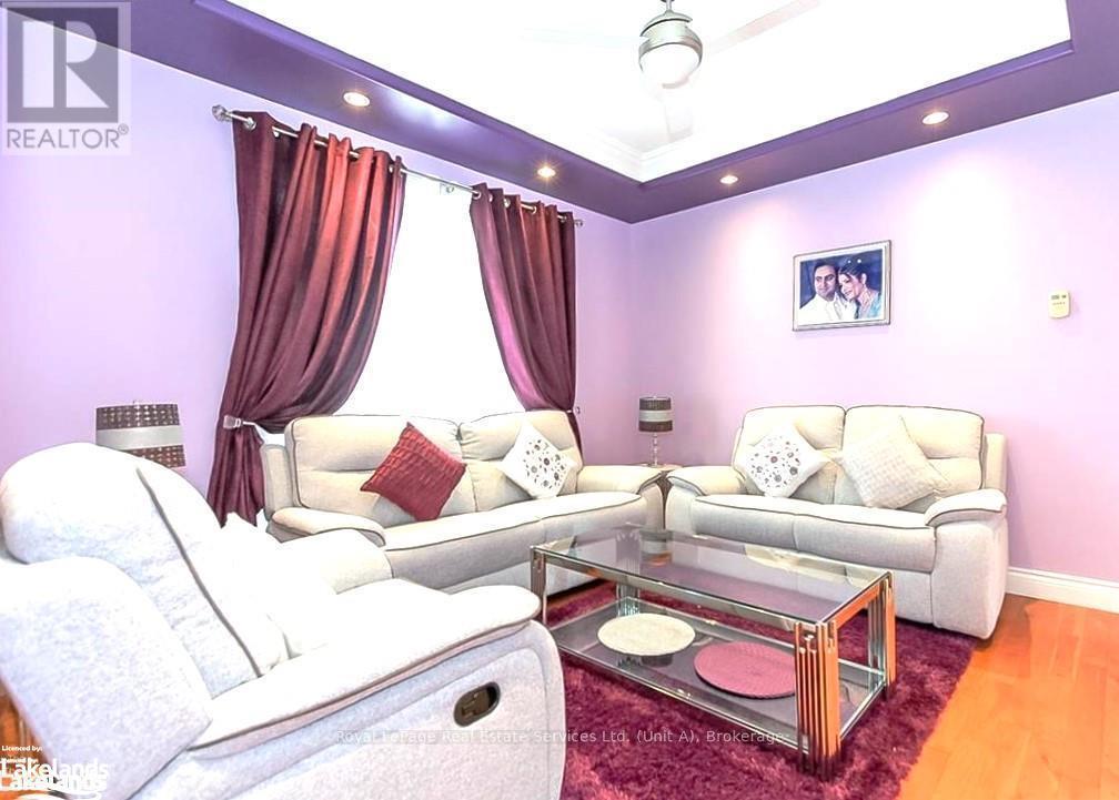 












16 WASAGA SANDS DRIVE

,
Wasaga Beach,




Ontario
L9Z1J6

