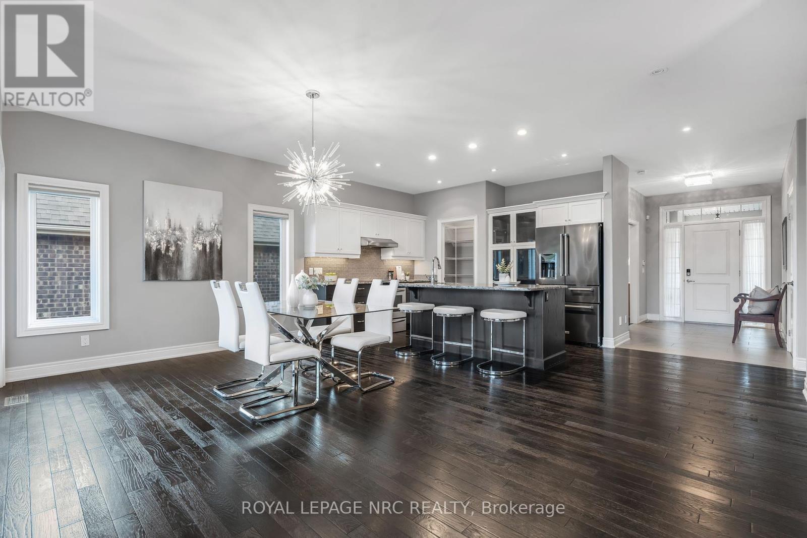 












36 HICKORY AVENUE

,
Niagara-on-the-Lake (St. Davids),




Ontario
L0S1J1

