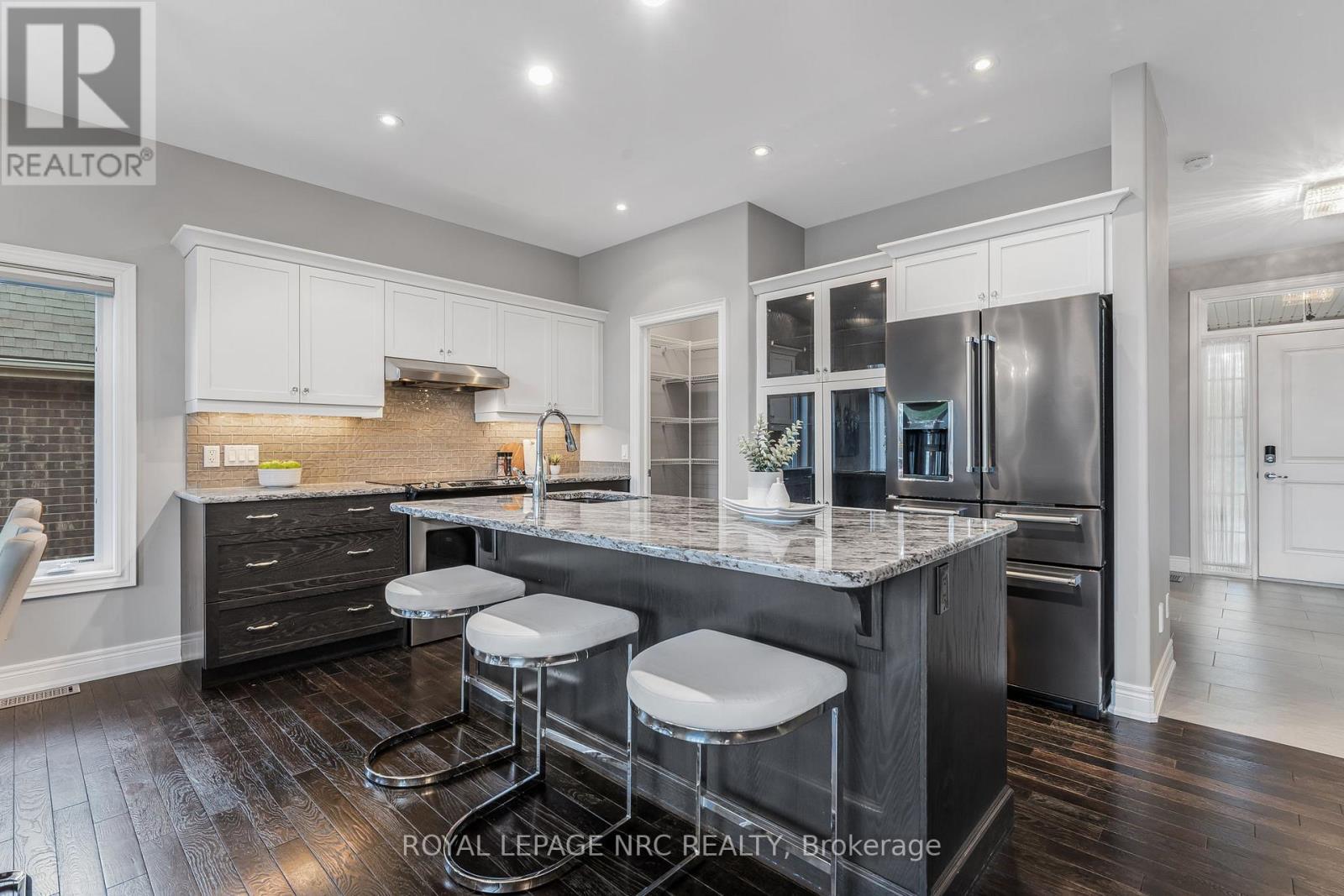 












36 HICKORY AVENUE

,
Niagara-on-the-Lake (St. Davids),




Ontario
L0S1J1

