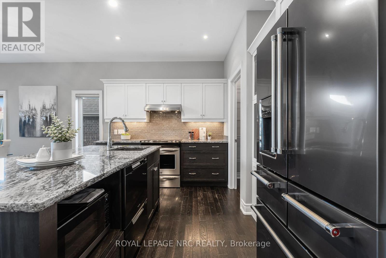 












36 HICKORY AVENUE

,
Niagara-on-the-Lake (St. Davids),




Ontario
L0S1J1

