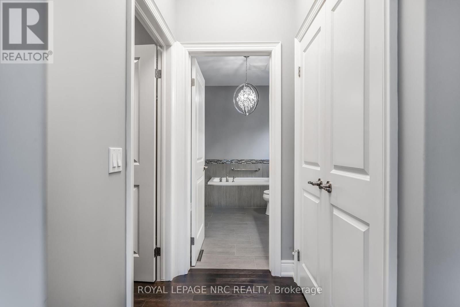 












36 HICKORY AVENUE

,
Niagara-on-the-Lake (St. Davids),




Ontario
L0S1J1


