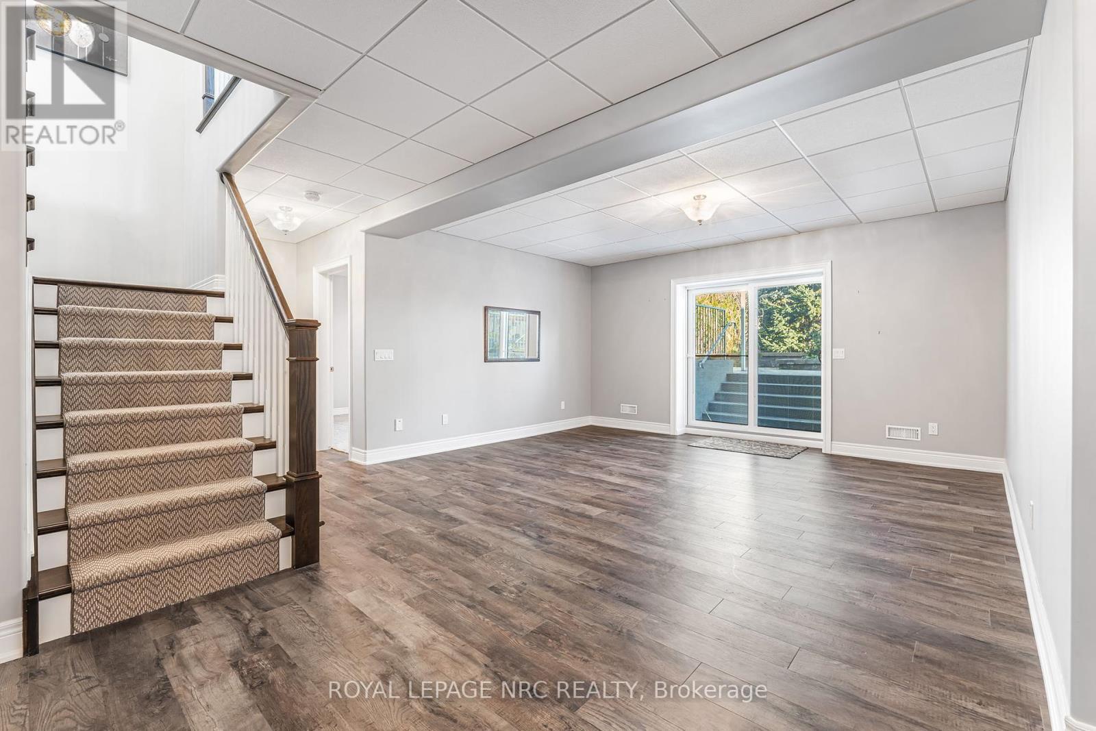 












36 HICKORY AVENUE

,
Niagara-on-the-Lake (St. Davids),




Ontario
L0S1J1

