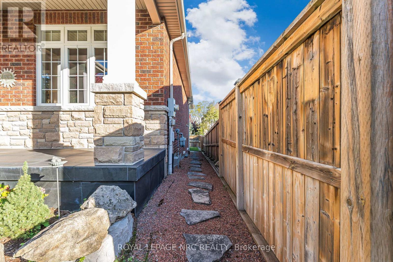 












36 HICKORY AVENUE

,
Niagara-on-the-Lake (St. Davids),




Ontario
L0S1J1

