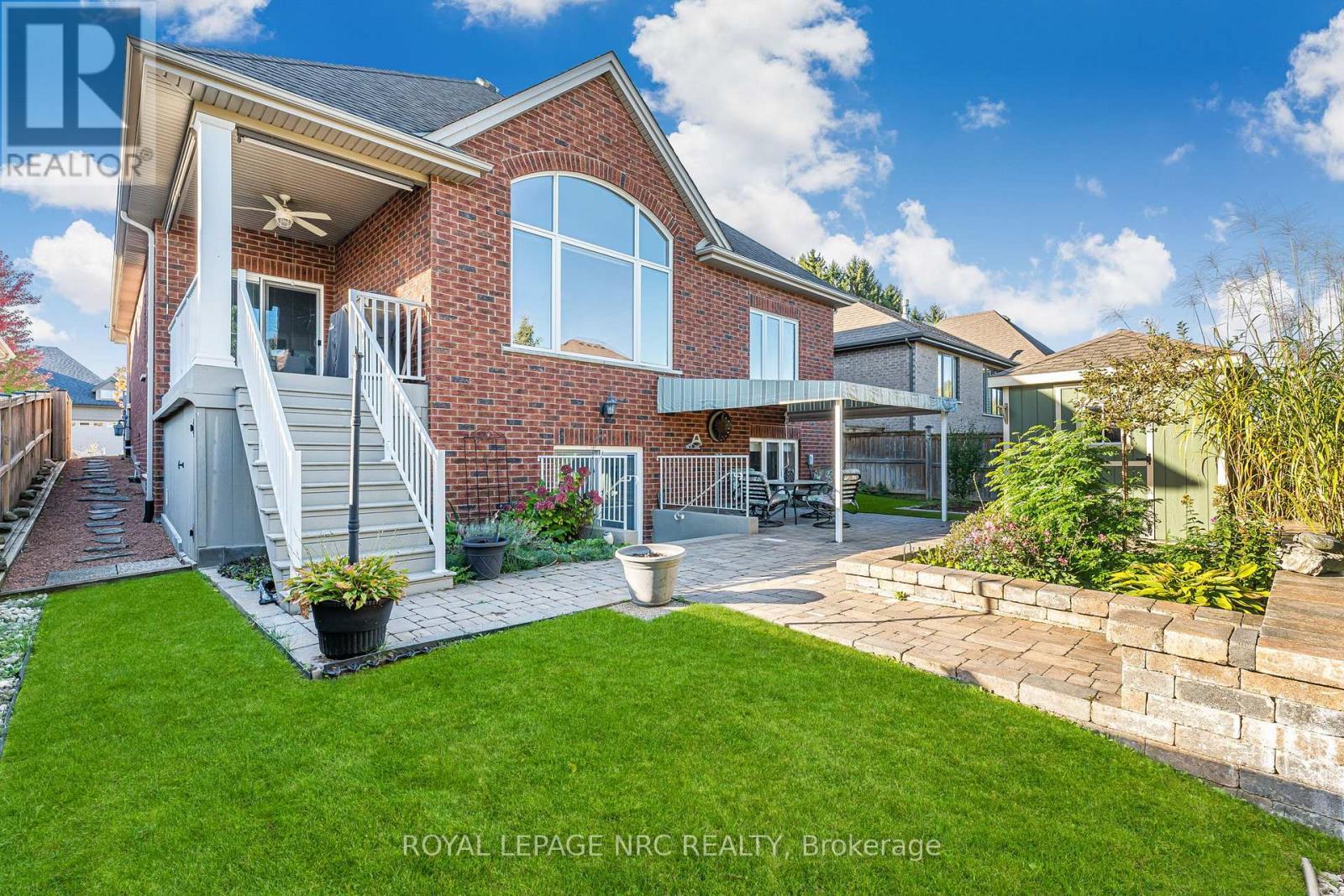 












36 HICKORY AVENUE

,
Niagara-on-the-Lake (St. Davids),




Ontario
L0S1J1


