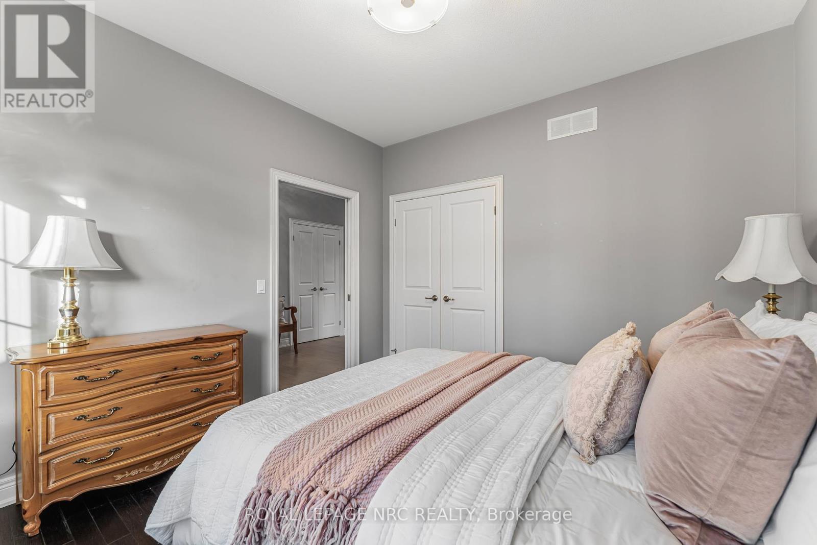 












36 HICKORY AVENUE

,
Niagara-on-the-Lake (St. Davids),




Ontario
L0S1J1

