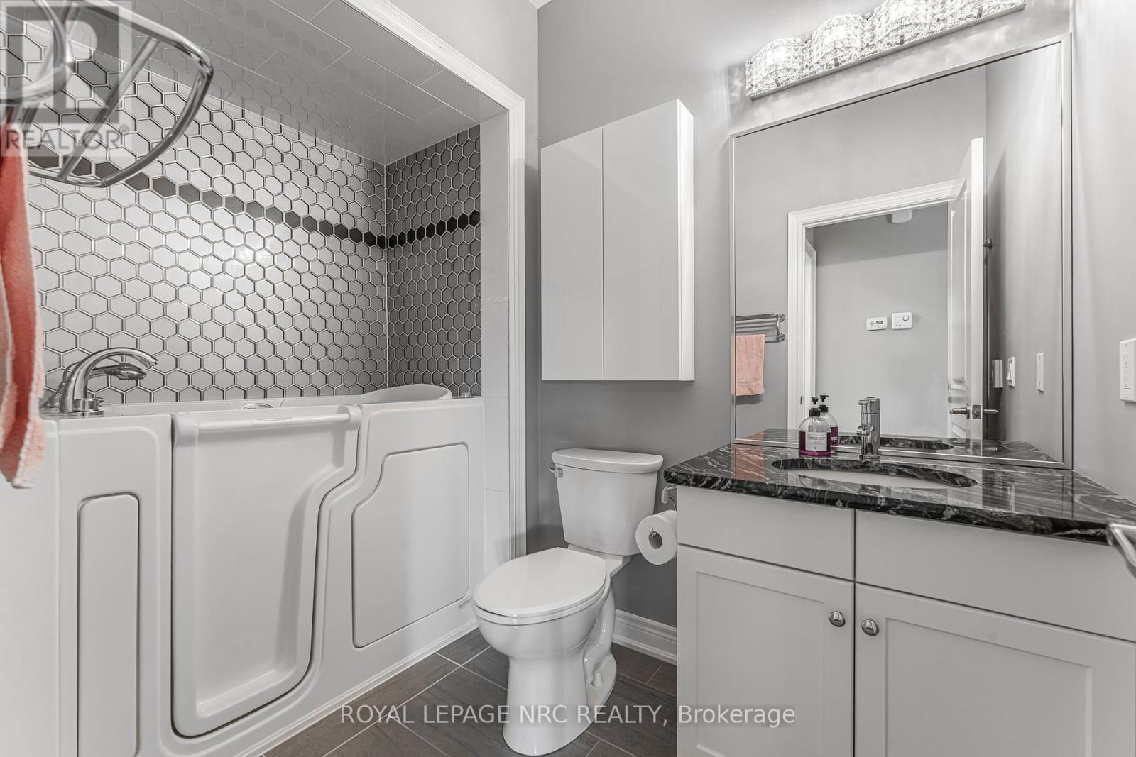 












36 HICKORY AVENUE

,
Niagara-on-the-Lake (St. Davids),




Ontario
L0S1J1


