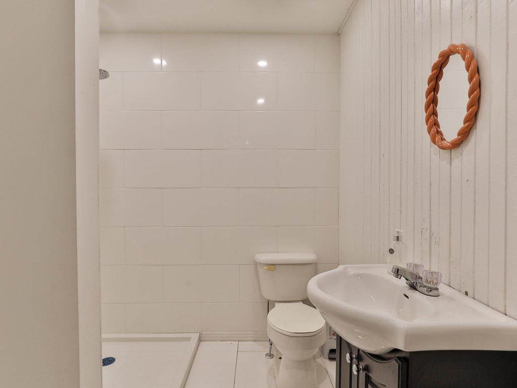









4800Z


Rue De Bullion

,
Montréal (Le Plateau-Mont-Royal),




QC
H2T1Y8

