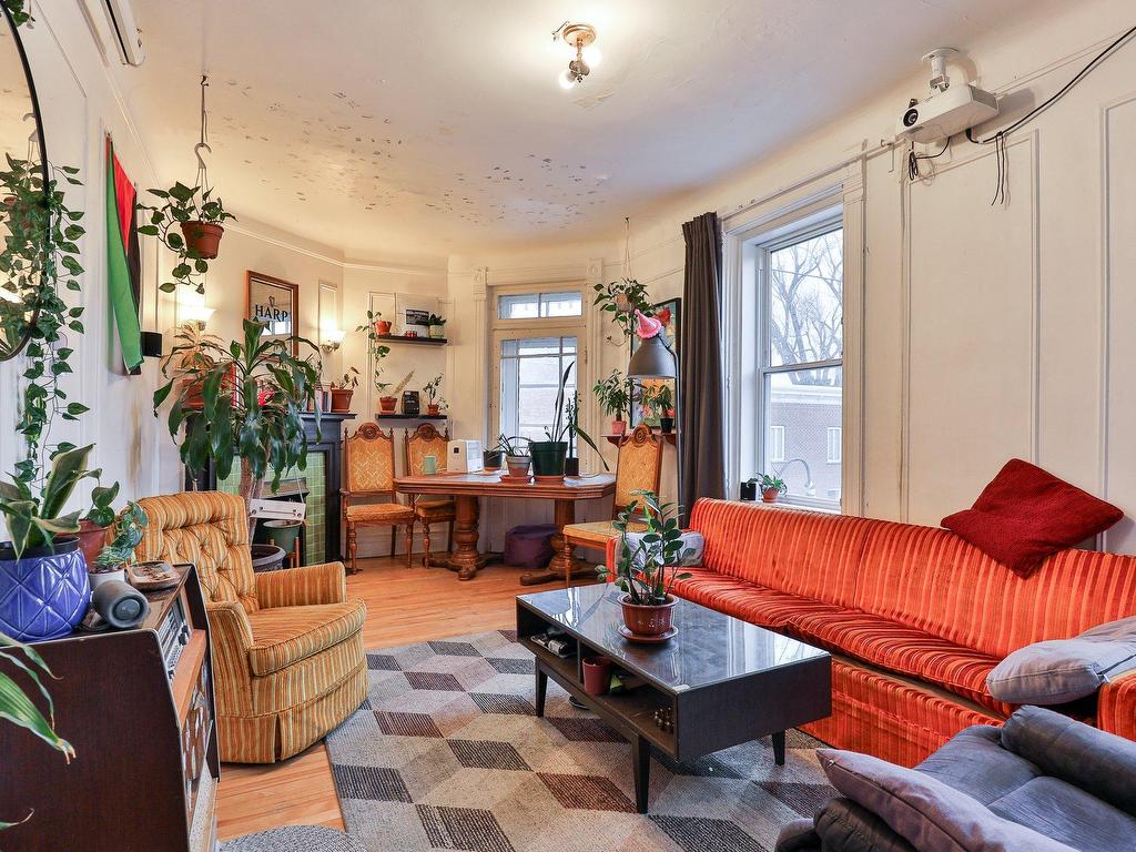 









4800Z


Rue De Bullion

,
Montréal (Le Plateau-Mont-Royal),




QC
H2T1Y8

