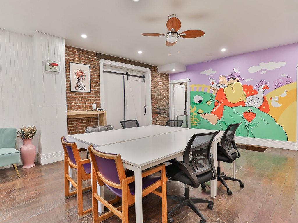 









4800Z


Rue De Bullion

,
Montréal (Le Plateau-Mont-Royal),




QC
H2T1Y8

