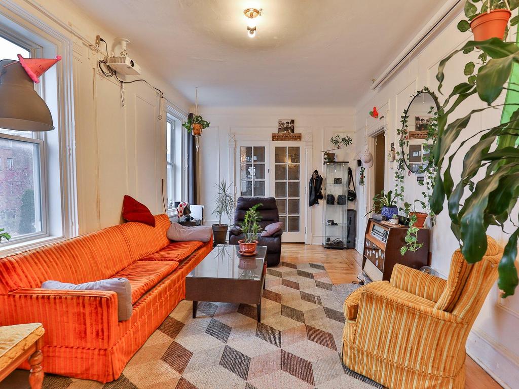 









4800Z


Rue De Bullion

,
Montréal (Le Plateau-Mont-Royal),




QC
H2T1Y8

