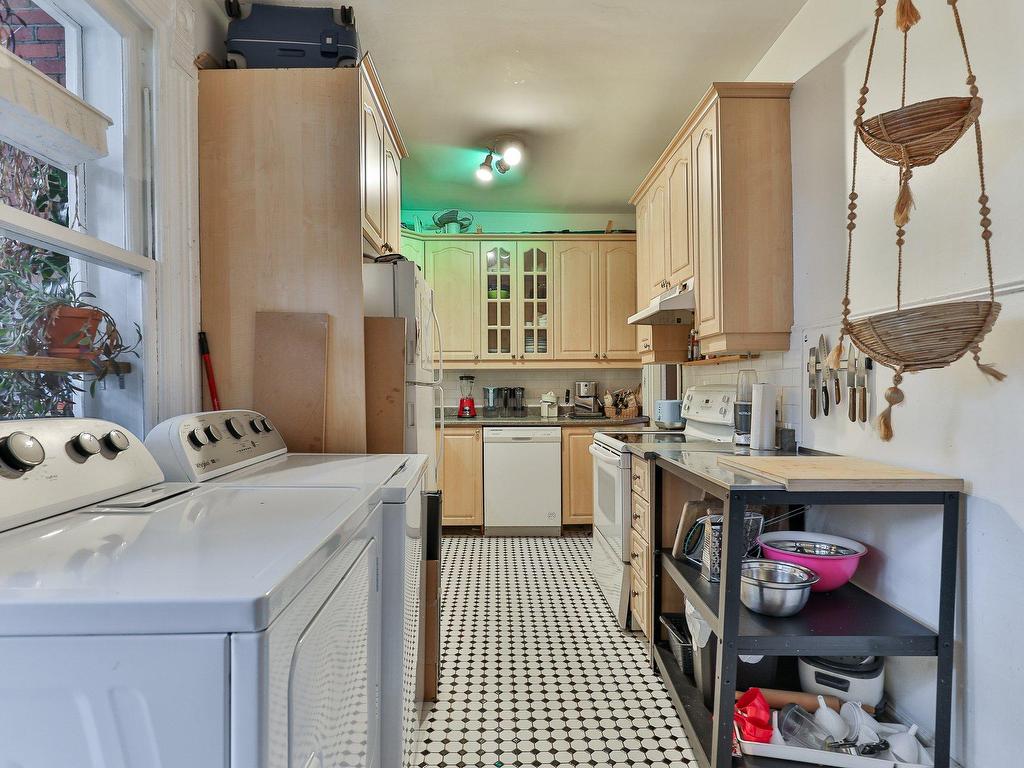 









4800Z


Rue De Bullion

,
Montréal (Le Plateau-Mont-Royal),




QC
H2T1Y8

