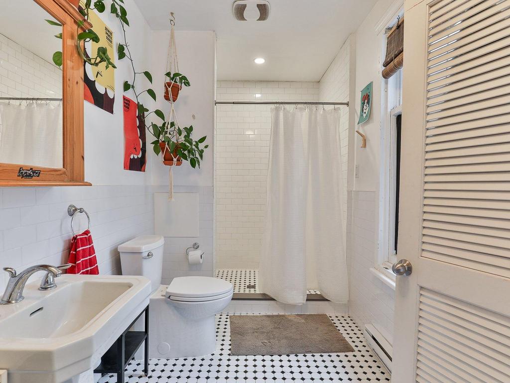 









4800Z


Rue De Bullion

,
Montréal (Le Plateau-Mont-Royal),




QC
H2T1Y8

