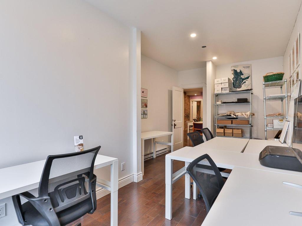 









4800Z


Rue De Bullion

,
Montréal (Le Plateau-Mont-Royal),




QC
H2T1Y8


