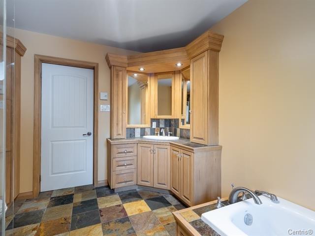 









257

 - 261


Rue Veillette

,
Contrecoeur,




QC
J0L1C0

